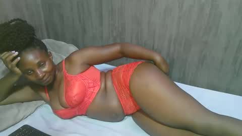 Snapshot of dark_chocoloate chatting on 02-14-26, 12:24 coco online show from 02-14-26, 12:24