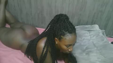 Snapshot of dark_chocoloate chatting on 02-24-26, 05:05 coco online show from 02-24-26, 05:05