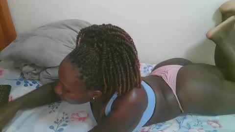 Snapshot of dark_chocoloate chatting on 03-19-26, 11:47 coco online show from 03-19-26, 11:47