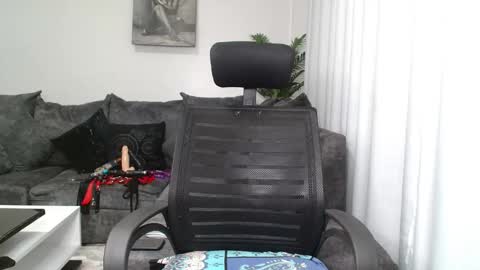 Snapshot of dark_coco chatting on 02-05-25, 02:51 Coco online show from 02-05-25, 02:51