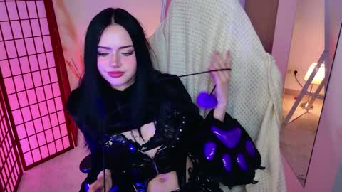 Snapshot of dark_diva chatting on 05-27-26, 01:57 Diva online show from 05-27-26, 01:57