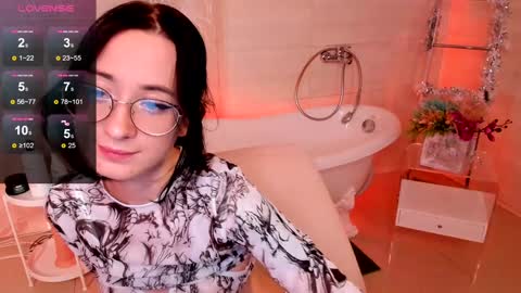 Snapshot of dark_lola_ chatting on 12-20-24, 01:11 Lola online show from 12-20-24, 01:11