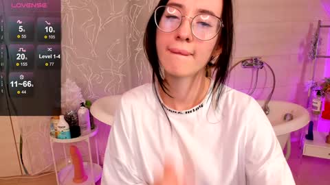 Snapshot of dark_lola_ chatting on 12-28-24, 03:48 Lola online show from 12-28-24, 03:48