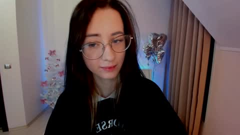 Snapshot of dark_lola_ chatting on 01-01-25, 10:32 Lola online show from 01-01-25, 10:32