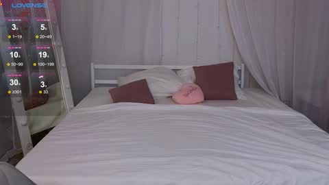 Snapshot of dark_lola_ chatting on 09-24-25, 02:15 Lola online show from 09-24-25, 02:15