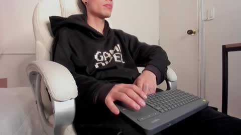 Snapshot of dark_sun333 chatting on 09-14-25, 08:52 dark_sun333 online show from 09-14-25, 08:52