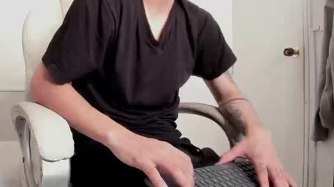 Snapshot of dark_sun333 chatting on 09-16-25, 10:33 dark_sun333 online show from 09-16-25, 10:33