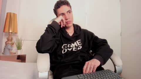 Snapshot of dark_sun333 chatting on 09-30-25, 09:42 dark_sun333 online show from 09-30-25, 09:42