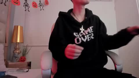 Snapshot of dark_sun333 chatting on 10-25-25, 03:03 dark_sun333 online show from 10-25-25, 03:03