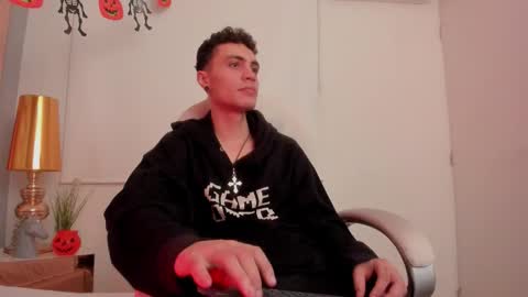 Snapshot of dark_sun333 chatting on 10-30-25, 02:35 dark_sun333 online show from 10-30-25, 02:35