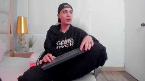 Snapshot of dark_sun333 chatting on 11-23-25, 08:08 dark_sun333 online show from 11-23-25, 08:08