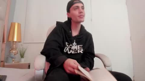 Snapshot of dark_sun333 chatting on 11-29-25, 01:41 dark_sun333 online show from 11-29-25, 01:41