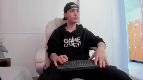 Snapshot of dark_sun333 chatting on 11-30-25, 09:30 dark_sun333 online show from 11-30-25, 09:30