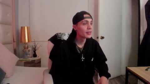 Snapshot of dark_sun333 chatting on 12-18-25, 03:45 dark_sun333 online show from 12-18-25, 03:45