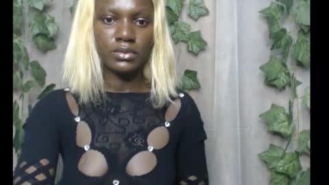 Snapshot of darkchocoxx chatting on 09-16-25, 09:05 sexygal online show from 09-16-25, 09:05