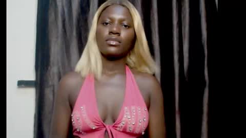 Snapshot of darkchocoxx chatting on 09-20-25, 07:15 sexygal online show from 09-20-25, 07:15