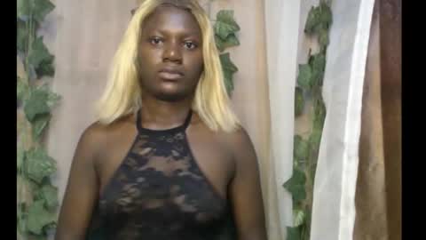 Snapshot of darkchocoxx chatting on 09-21-25, 09:22 sexygal online show from 09-21-25, 09:22