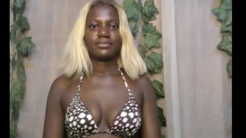 Snapshot of darkchocoxx chatting on 09-23-25, 02:14 sexygal online show from 09-23-25, 02:14