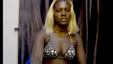 Snapshot of darkchocoxx chatting on 09-24-25, 09:29 sexygal online show from 09-24-25, 09:29