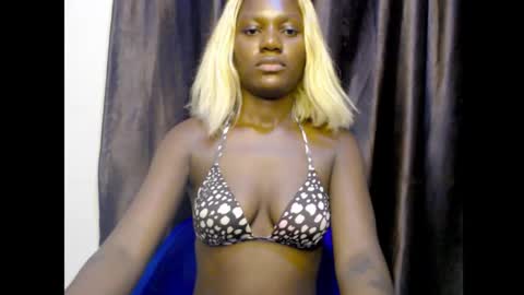 Snapshot of darkchocoxx chatting on 09-26-25, 11:09 sexygal online show from 09-26-25, 11:09