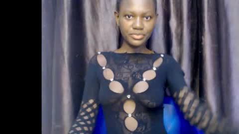 Snapshot of darkchocoxx chatting on 09-29-25, 12:21 sexygal online show from 09-29-25, 12:21