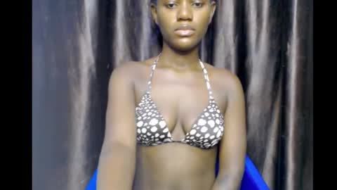 Snapshot of darkchocoxx chatting on 10-01-25, 10:43 sexygal online show from 10-01-25, 10:43