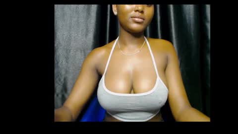 Snapshot of darkchocoxx chatting on 10-18-25, 07:14 sexygal online show from 10-18-25, 07:14