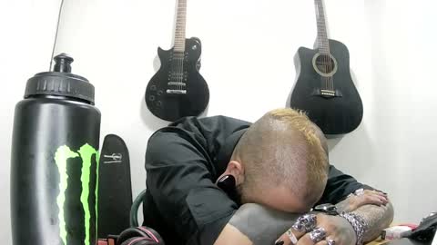 Snapshot of darkclothes chatting on 12-23-24, 02:45 darkclothes online show from 12-23-24, 02:45