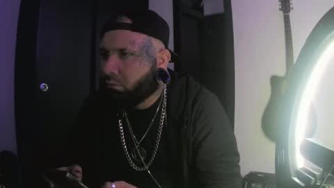 Snapshot of darkclothes chatting on 01-05-25, 10:32 darkclothes online show from 01-05-25, 10:32