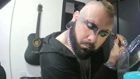 Snapshot of darkclothes chatting on 01-10-25, 10:46 darkclothes online show from 01-10-25, 10:46