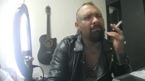 Snapshot of darkclothes chatting on 01-19-25, 05:58 darkclothes online show from 01-19-25, 05:58