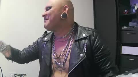 Snapshot of darkclothes chatting on 01-19-25, 09:01 darkclothes online show from 01-19-25, 09:01