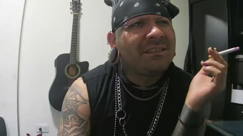 Snapshot of darkclothes chatting on 01-22-25, 02:04 darkclothes online show from 01-22-25, 02:04