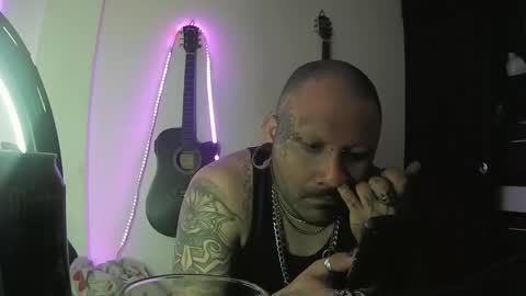 Snapshot of darkclothes chatting on 02-02-25, 10:39 darkclothes online show from 02-02-25, 10:39