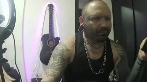 Snapshot of darkclothes chatting on 02-08-25, 01:00 darkclothes online show from 02-08-25, 01:00