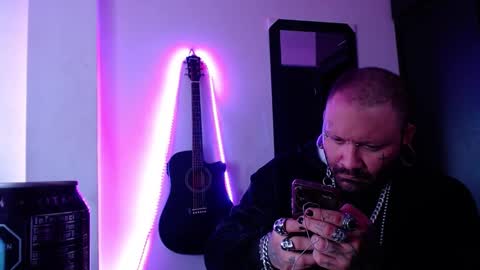 Snapshot of darkclothes chatting on 02-13-25, 12:00 darkclothes online show from 02-13-25, 12:00