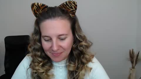 Anna online show from 10-14-25, 03:35