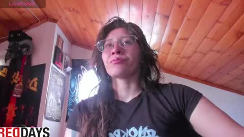 Snapshot of darkness_joones chatting on 05-11-26, 05:21 Darkness online show from 05-11-26, 05:21