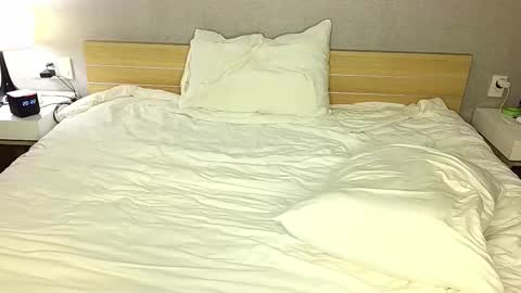 Snapshot of darkrogue18 chatting on 02-25-26, 05:22 Alex online show from 02-25-26, 05:22