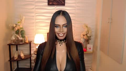 Snapshot of darksoul_mistress chatting on 12-18-24, 10:08 HAPPY BIRTHDAY MISTRESS MADRIANA online show from 12-18-24, 10:08
