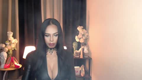 Snapshot of darksoul_mistress chatting on 01-04-25, 11:22 HAPPY BIRTHDAY MISTRESS MADRIANA online show from 01-04-25, 11:22
