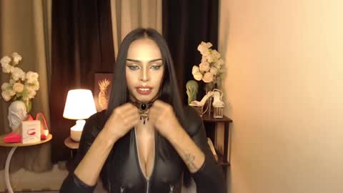 Snapshot of darksoul_mistress chatting on 01-14-25, 07:27 HAPPY BIRTHDAY MISTRESS MADRIANA online show from 01-14-25, 07:27