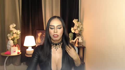 Snapshot of darksoul_mistress chatting on 01-23-25, 06:28 HAPPY BIRTHDAY MISTRESS MADRIANA online show from 01-23-25, 06:28