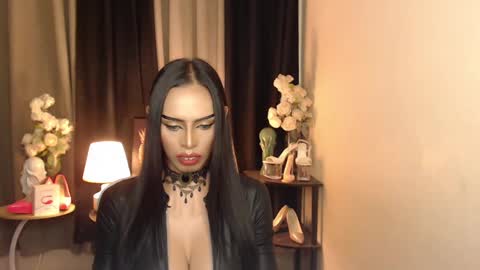 Snapshot of darksoul_mistress chatting on 01-24-25, 11:15 HAPPY BIRTHDAY MISTRESS MADRIANA online show from 01-24-25, 11:15
