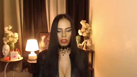 Snapshot of darksoul_mistress chatting on 01-25-25, 01:19 HAPPY BIRTHDAY MISTRESS MADRIANA online show from 01-25-25, 01:19