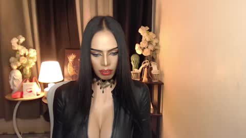 Snapshot of darksoul_mistress chatting on 01-26-25, 12:01 HAPPY BIRTHDAY MISTRESS MADRIANA online show from 01-26-25, 12:01