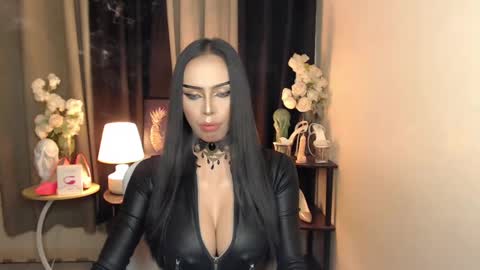 Snapshot of darksoul_mistress chatting on 02-01-25, 10:05 HAPPY BIRTHDAY MISTRESS MADRIANA online show from 02-01-25, 10:05