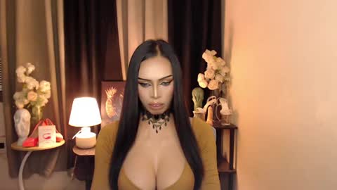 Snapshot of darksoul_mistress chatting on 02-05-25, 11:55 HAPPY BIRTHDAY MISTRESS MADRIANA online show from 02-05-25, 11:55