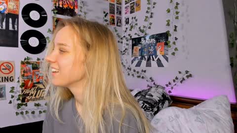 Snapshot of darleneferran chatting on 12-12-24, 09:04 lina online show from 12-12-24, 09:04