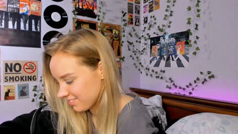 Snapshot of darleneferran chatting on 12-13-24, 03:27 lina online show from 12-13-24, 03:27